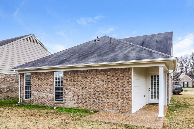 Building Photo - 10218 Cottage Oaks Cove