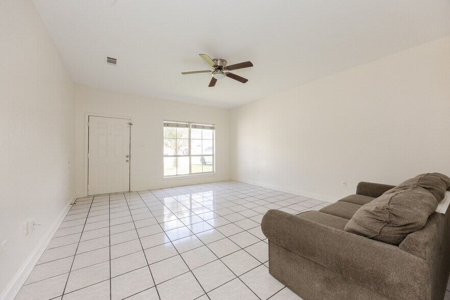 Building Photo - 9540A Lindale Ave