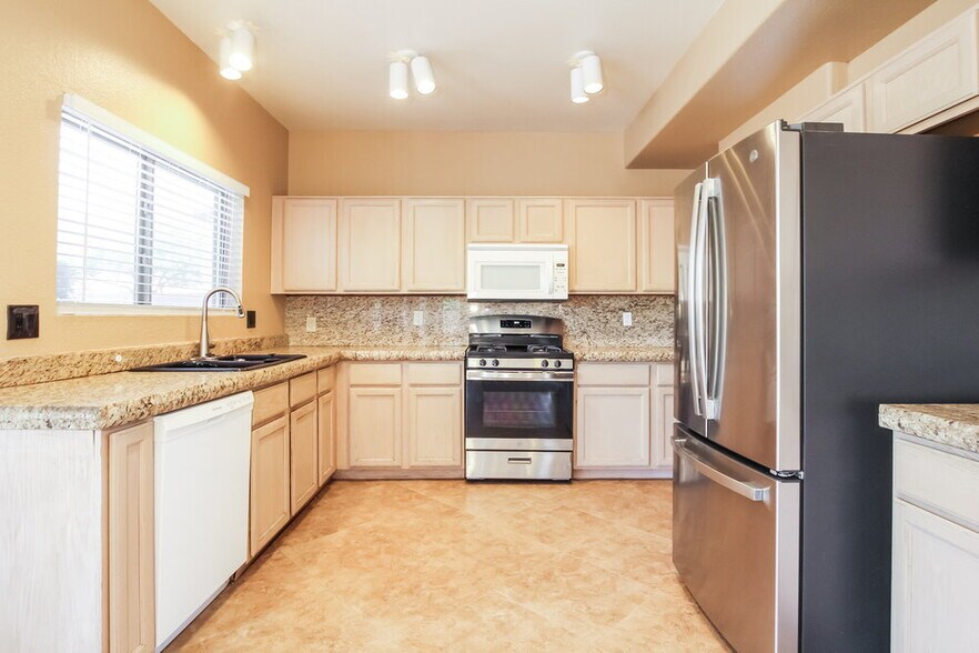 Building Photo - 26250 N 42nd St