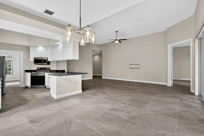 Building Photo - 8257 Rosalie Ln