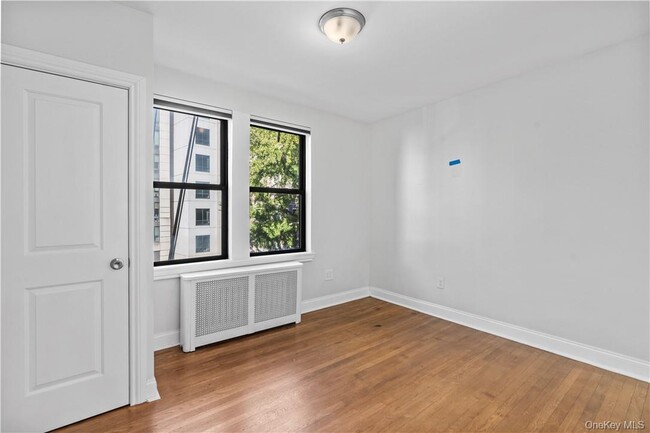 Building Photo - 250 Martine Ave