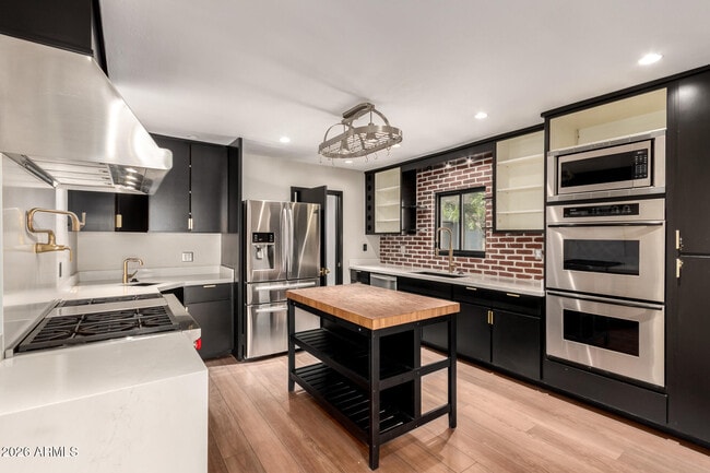 Building Photo - 1519 W Flower Cir N