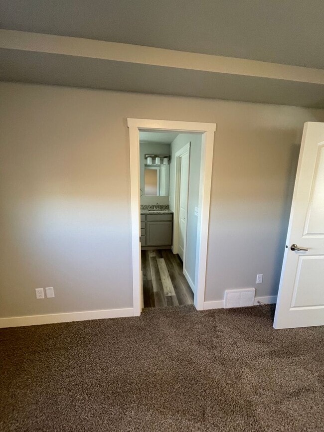 Building Photo - ~Applications Pending~ Newer 4 Bed, 3 Bath, 3 Car Garage Home for Rent