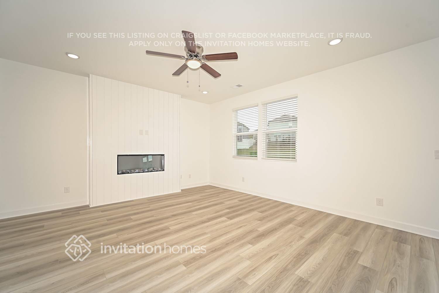 Building Photo - 271 W Millbrook Dr