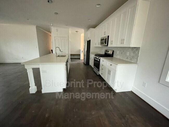 Building Photo - 521 59th Pl S