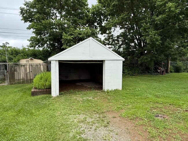 Building Photo - 549 Haskins Dr