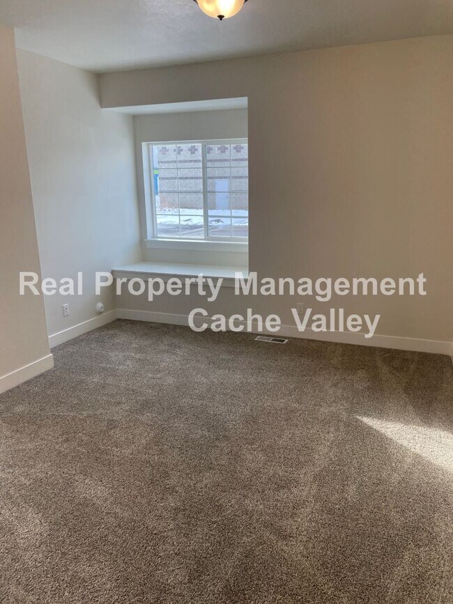 Building Photo - 1532 N 160 W