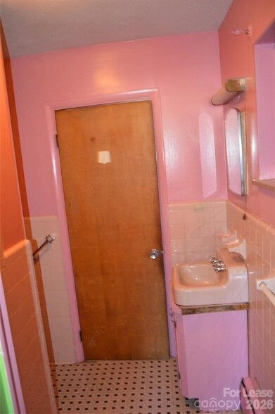 Building Photo - 516 S Green St