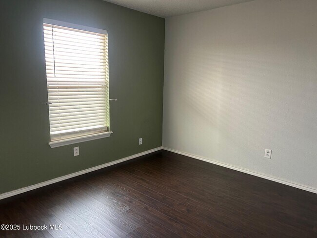 Building Photo - 4630 Erskine St