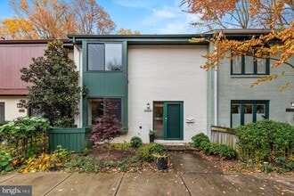 Building Photo - 2057 Golf Course Dr