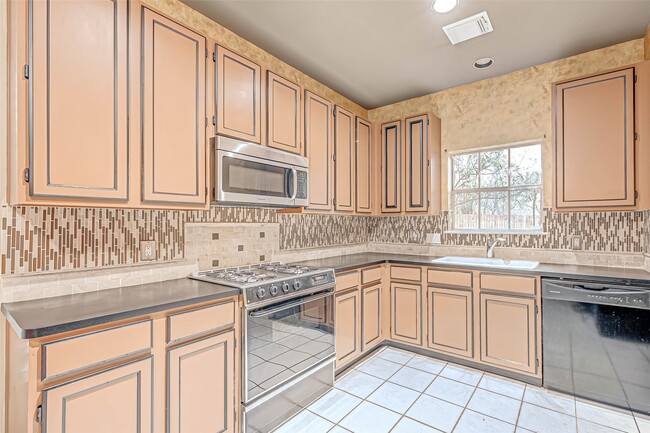 Building Photo - 5815 Henniker Dr