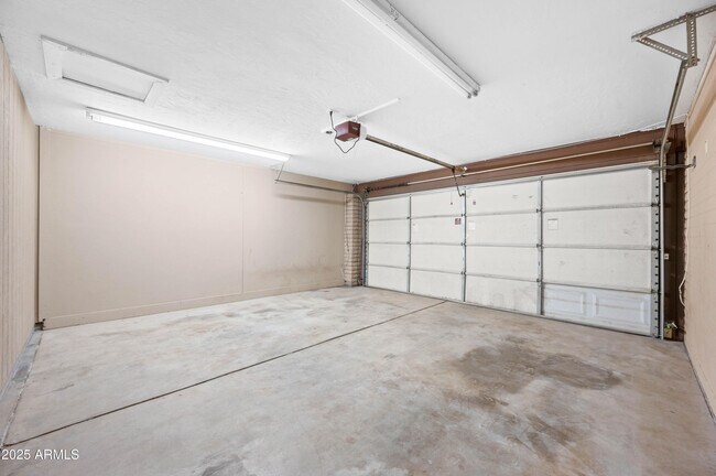 Building Photo - 2946 W Villa Maria Dr