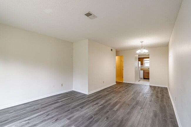 Building Photo - 1314 Farmingdale Dr
