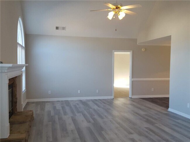 Building Photo - 404 Bennett Farms Pl