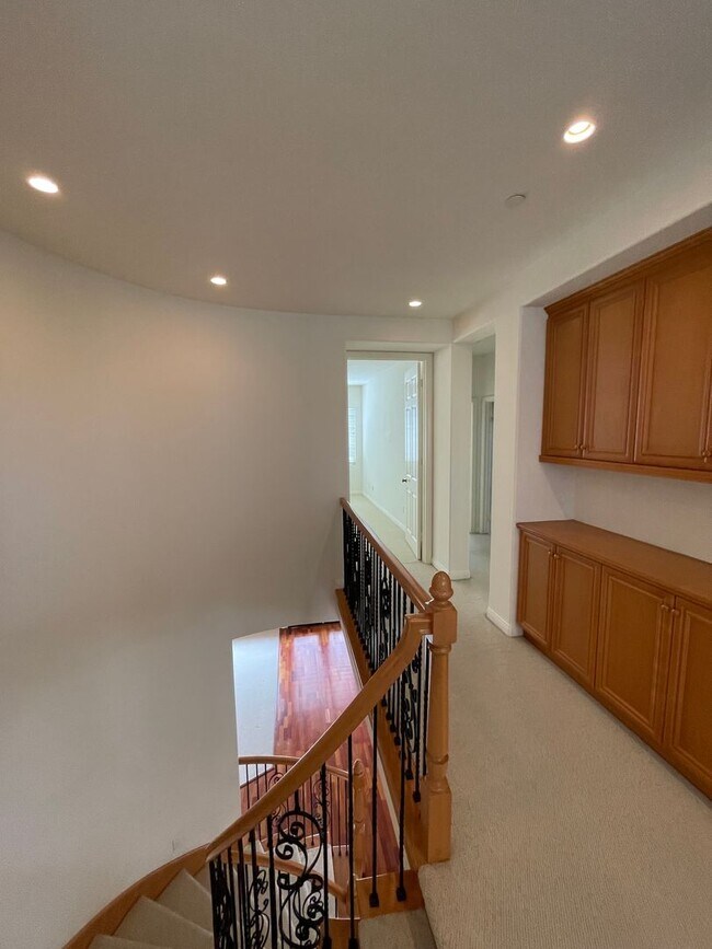 Building Photo - 9707 Deer Trail Dr