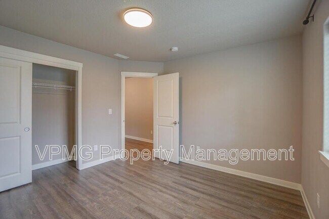 Building Photo - 7510 NE 124th Ave