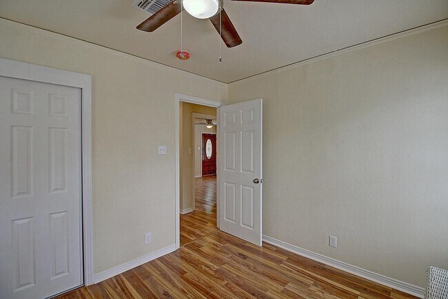 Building Photo - 4021 Markins Dr
