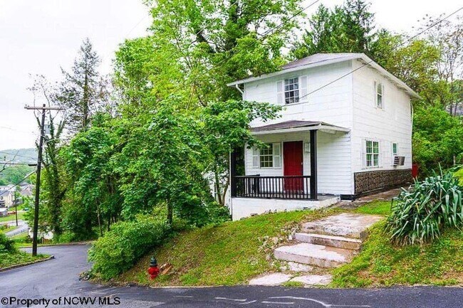 Primary Photo - 103 Shuttlesworth St