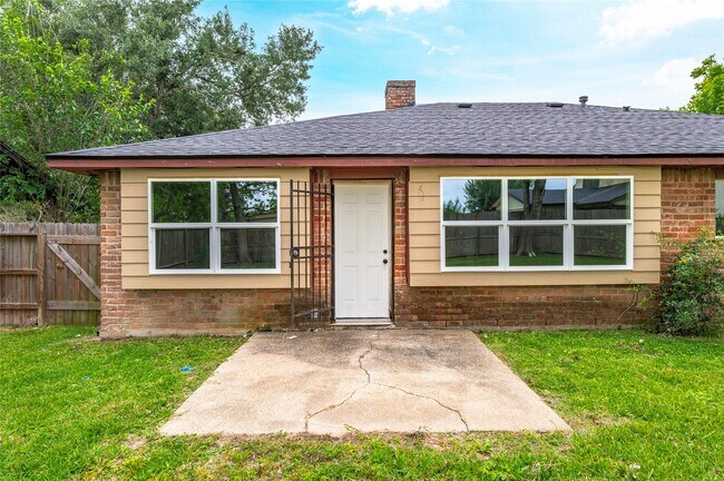Building Photo - 15050 Blueridge Rd