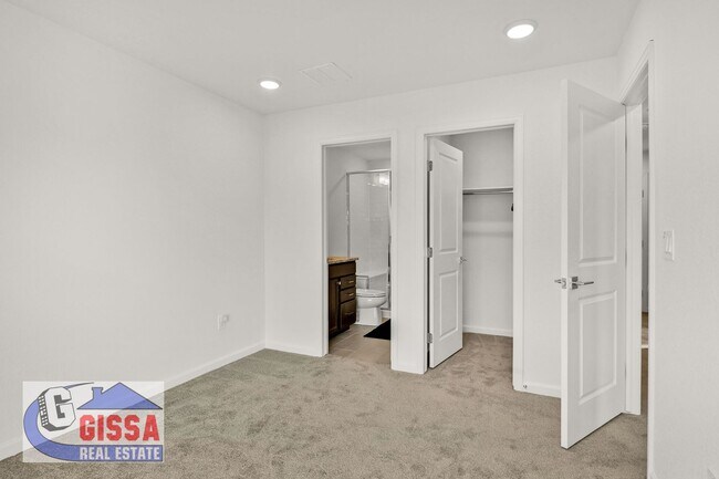 Building Photo - 1.5 year old townhome with 3 bedrooms, 2 1/2 bathrooms, 2-car garage at Victory Ridge available NOW!
