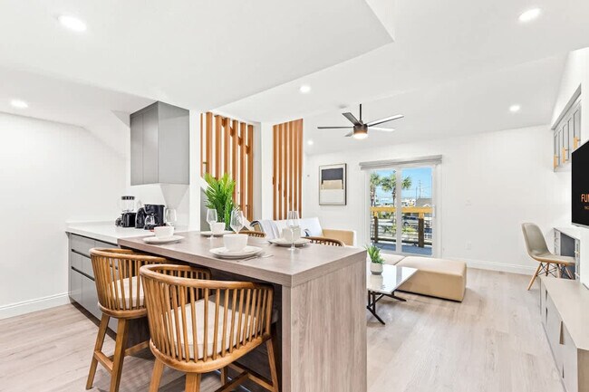 Building Photo - 8115 Thomas Dr