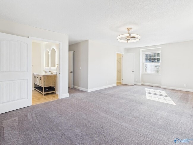 Building Photo - 2521 Lancelot Dr SE