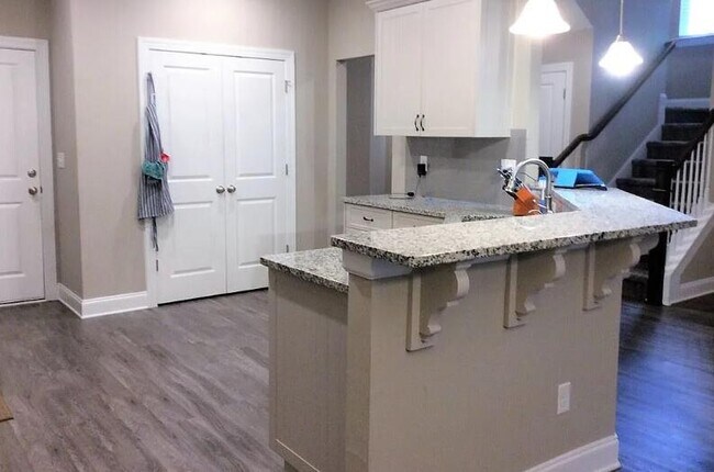 Building Photo - 5121 Heathbrook Dr