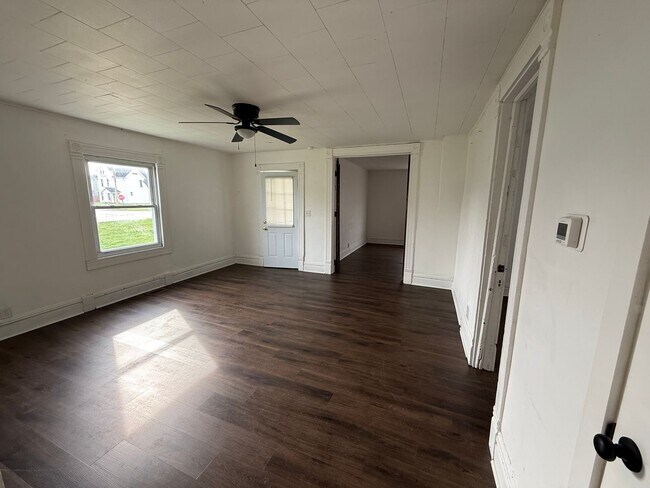 Building Photo - House for Rent