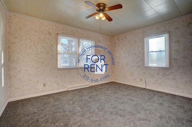 Building Photo - 1327 E Hurd Rd
