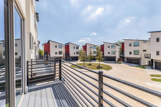 Building Photo - 1417 Kramer Ln