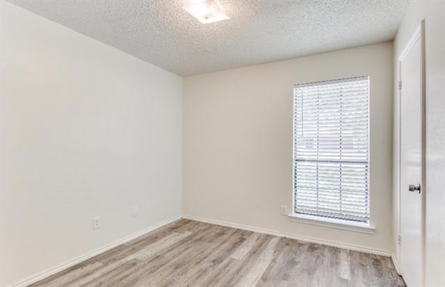 Building Photo - 805 Barkridge Trail