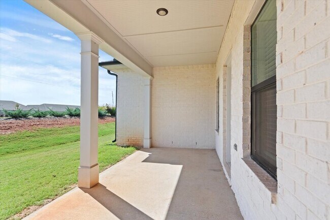 Building Photo - 150 Rugby Dr