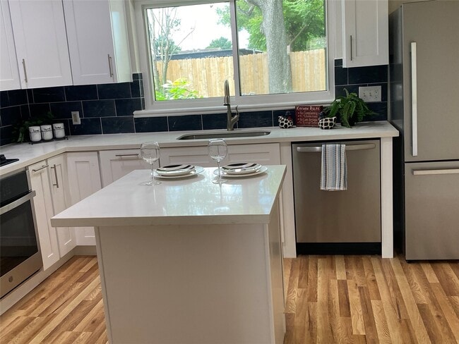 Building Photo - 4929 Libbey Dr