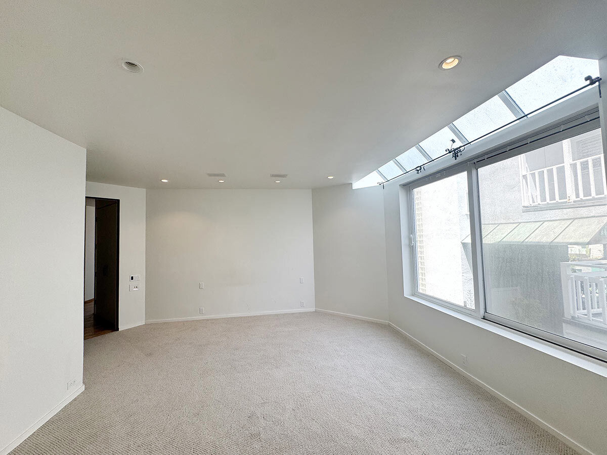 Building Photo - 3505 Ocean Front Walk