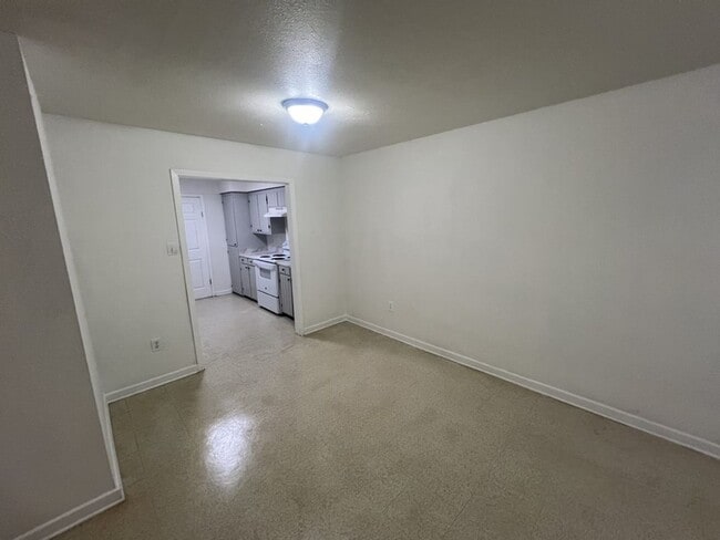 Building Photo - 2 bedroom, 2 bath apartments in Sherwood F...