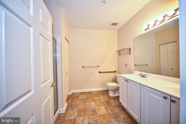 Building Photo - 712 Kings Path