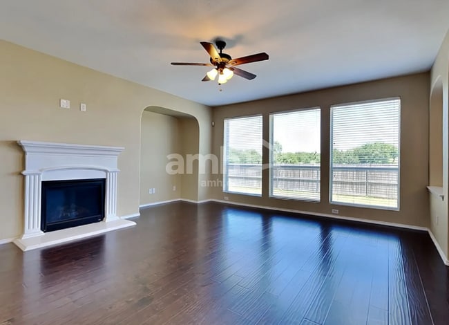 Building Photo - 705 Rolling Hills Ln