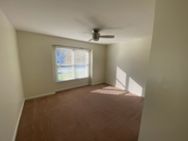 Building Photo - 4810 Heritage Woods Ct