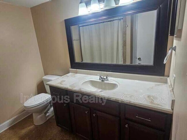 Building Photo - 5709 Lyons View Pike