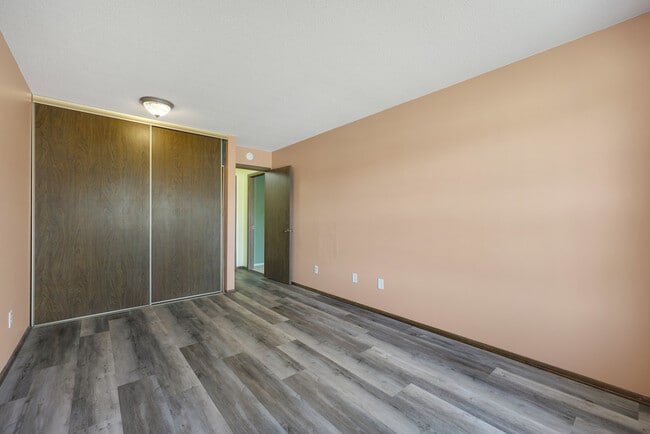 Building Photo - 950 Westbrooke Way