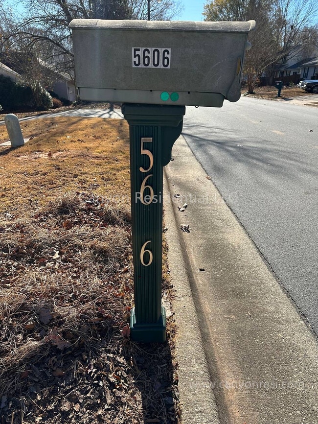 Building Photo - Beautiful 3b, ready to move in!