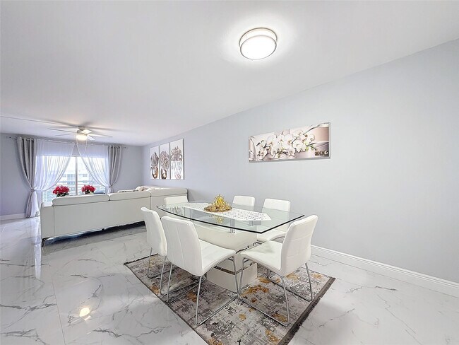 Building Photo - 2731 NE 14th Street Causeway