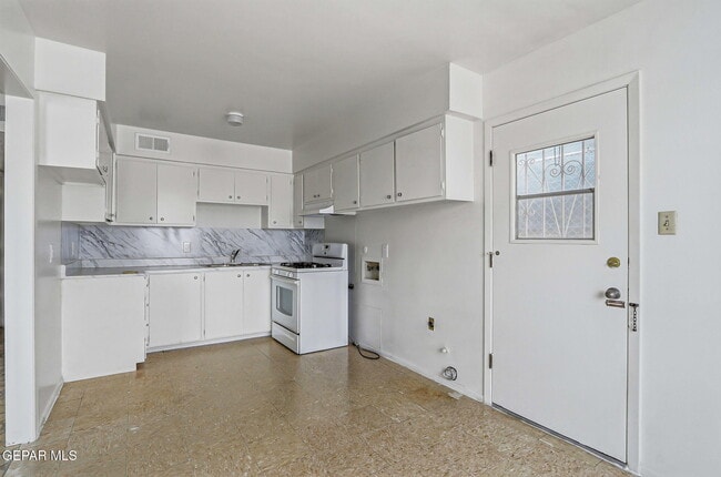 Building Photo - 3828 Taylor Ave