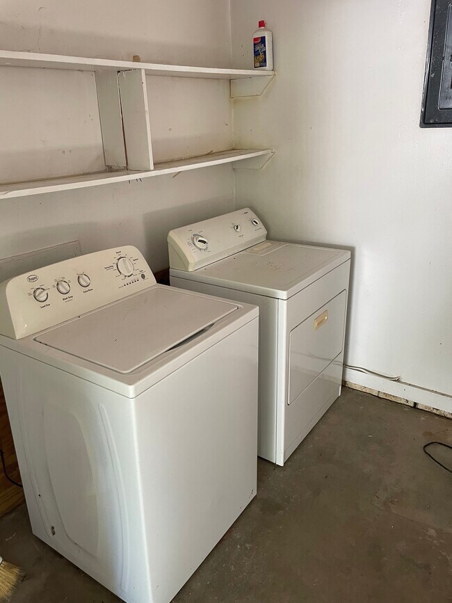 Building Photo - 120 Carthel St