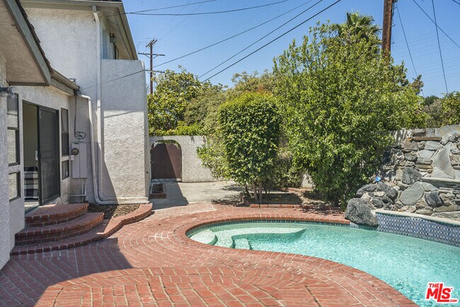 Building Photo - 8300 Regis Way