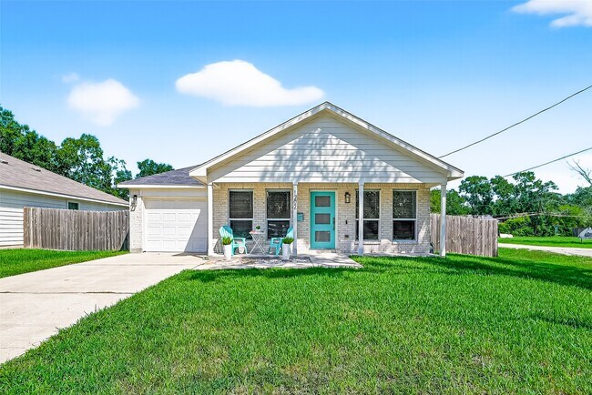 Primary Photo - 1202 Fort St