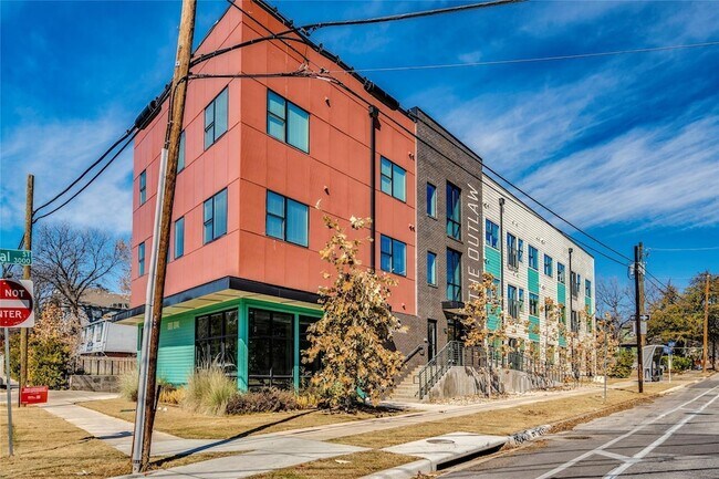 Building Photo - 3000 Duval St