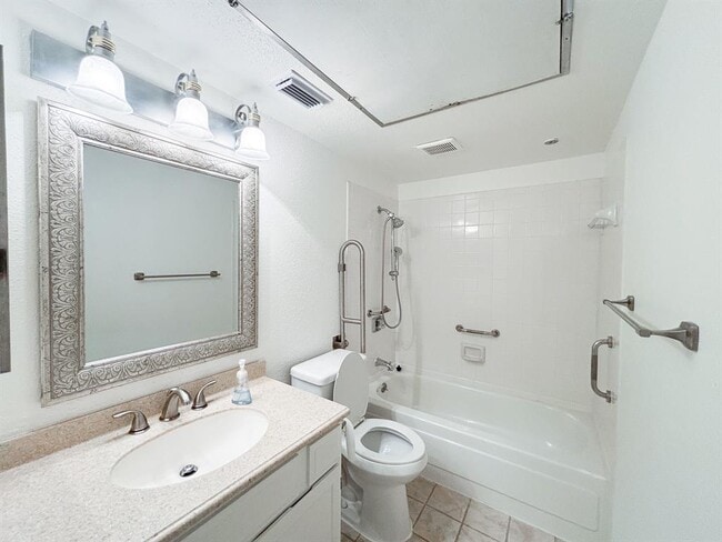 Building Photo - 1860 White Oak Dr
