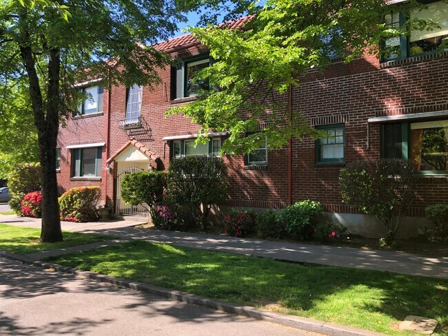 Building Photo - 3005 SE Morrison St