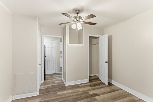 Building Photo - 109 N Cruze St